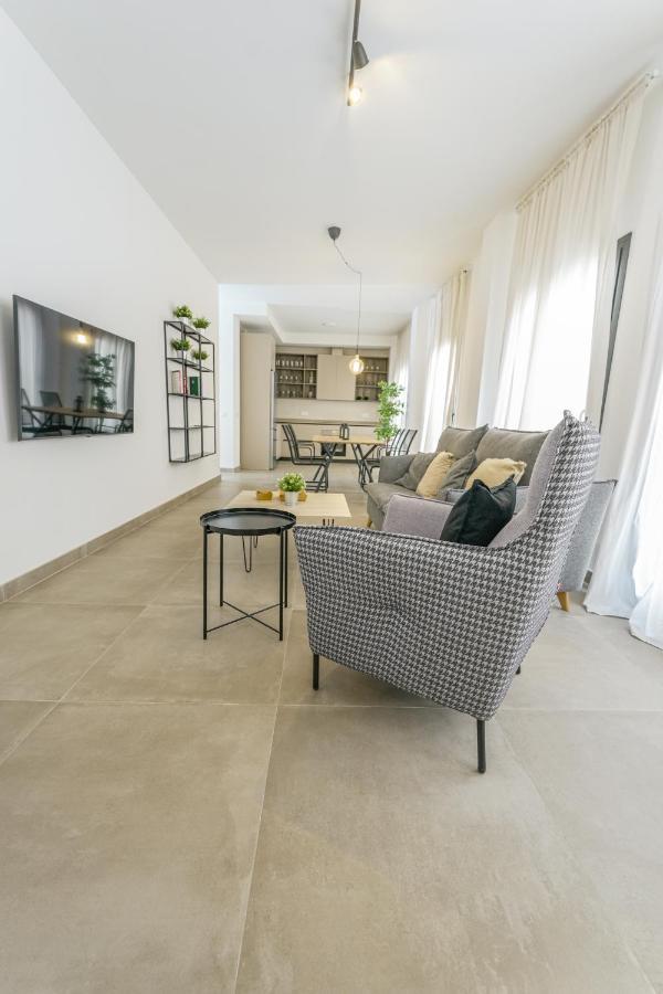 Moott Homes Suites Casa De Los Leones Apto 1 Almería Kültér fotó
